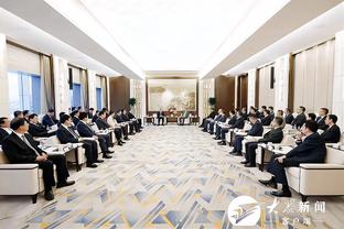 查尔莫斯：詹姆斯打客场会请客吃饭 还会带我们开派对&打游戏